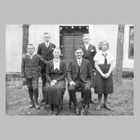 057-0042 Ortsteil Neu Ilischken  -  Familie Ewald und Anna Marks mit ihren Kindern Hans, Walter, Alfred und Margarethe.jpg